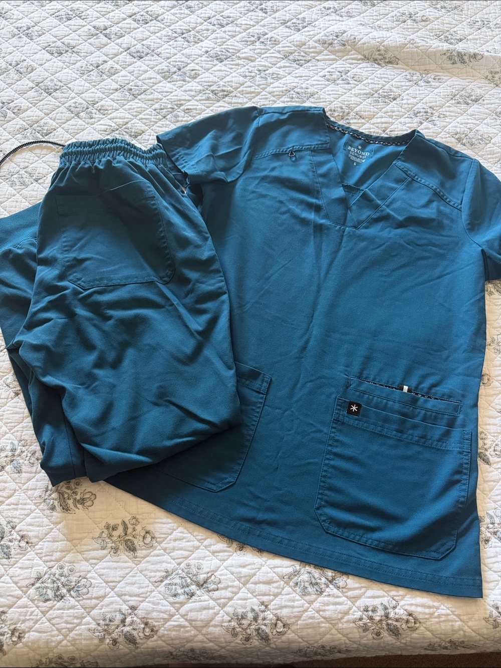 Scrubs and Beyond - Women's Teal Scrub Top & Pants Set